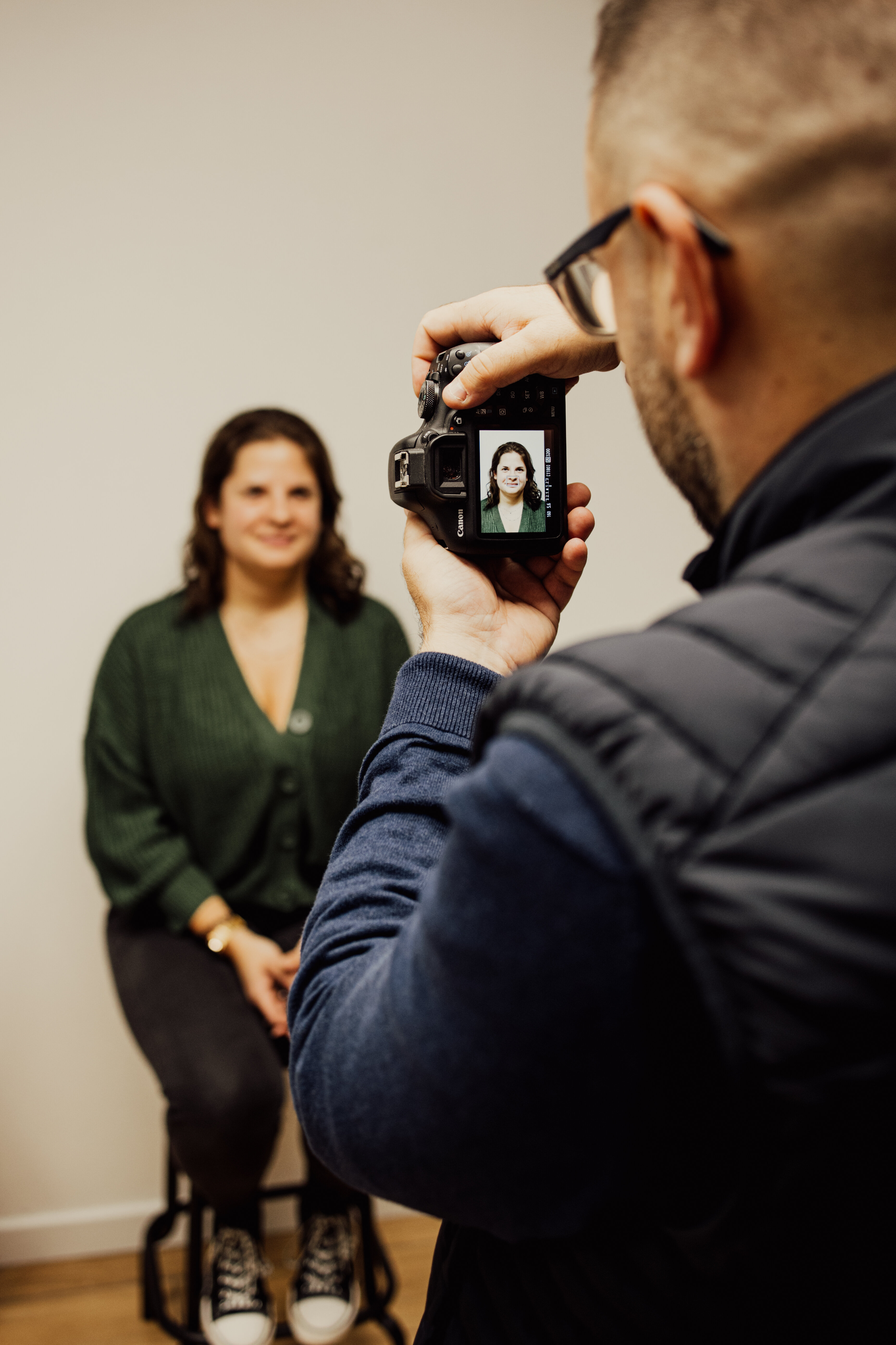 Prise de photo d'identité chez Kodak Express Nevers-Marzy